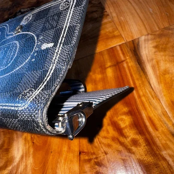 LIMITED EDITION Louis Vuitton Damier Graphite Trunks Agenda has been repurposed - Picture 10 of 17